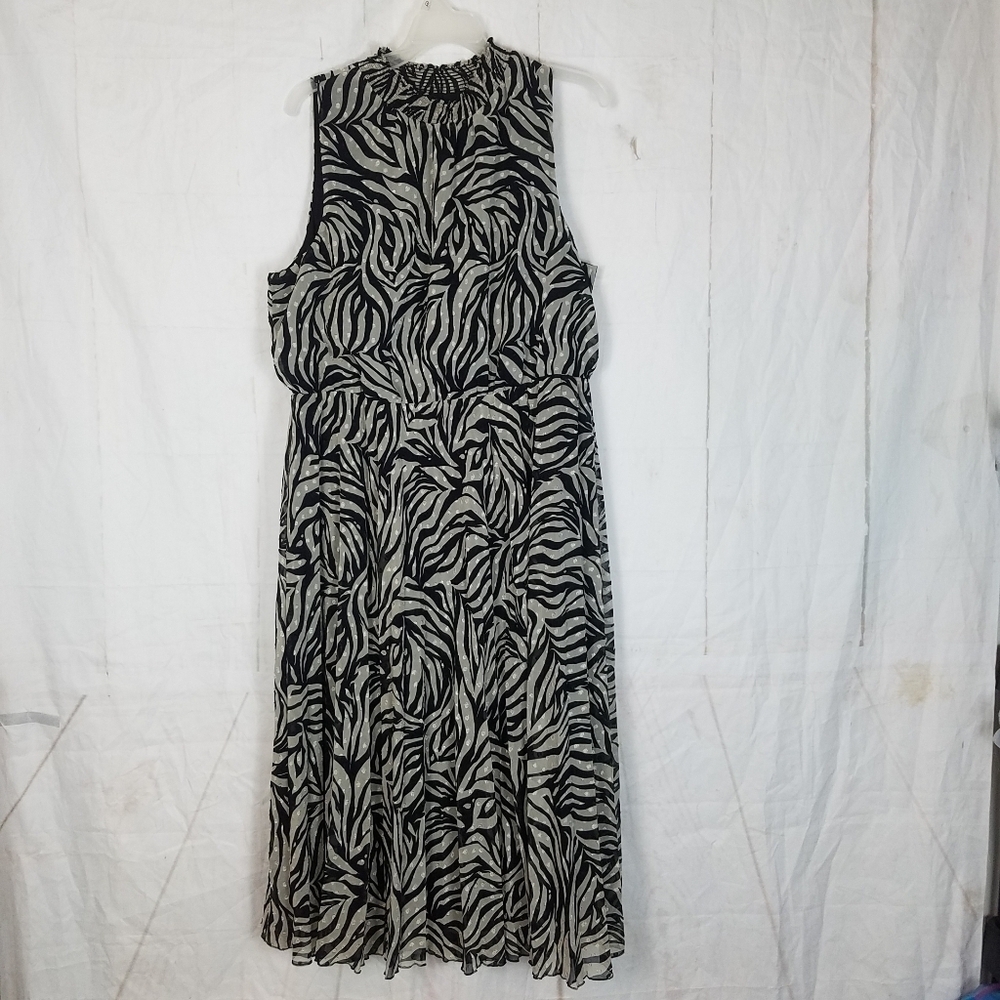 Banana republic zebra print mock neck pleated midi dress
